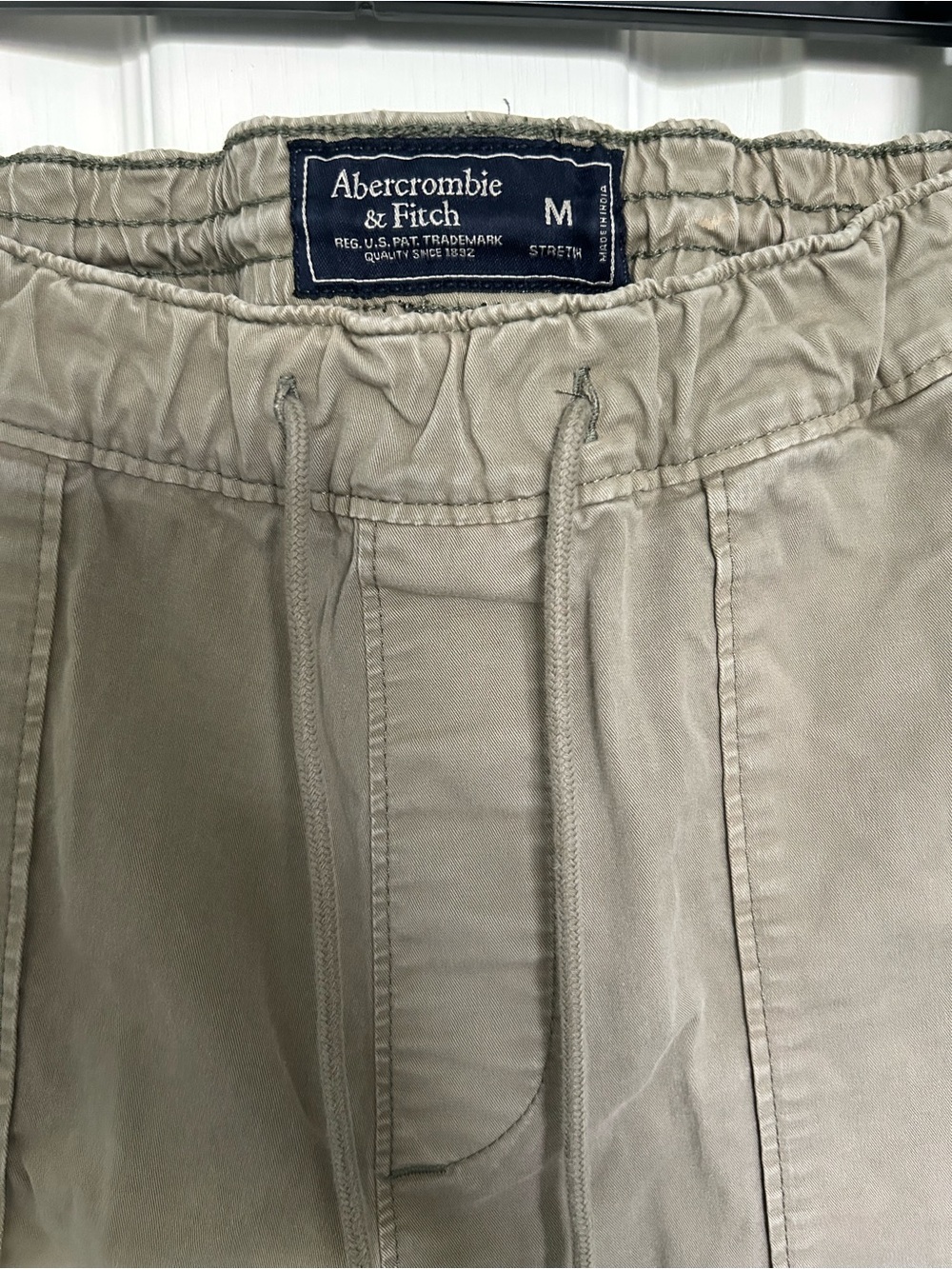 Abercrombie & Fitch Men's Tan Cargo Drawstring Shorts| Size Medium - Picture 3 of 5